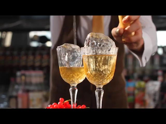 ほんだChampagne Striped Champagne Glass PINK Aquazzura@ Official